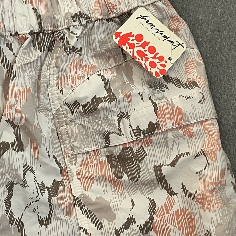 NWT FP Movement Free People into the wild Printed Mid Rise Shorts size XS - Picture 4 of 15